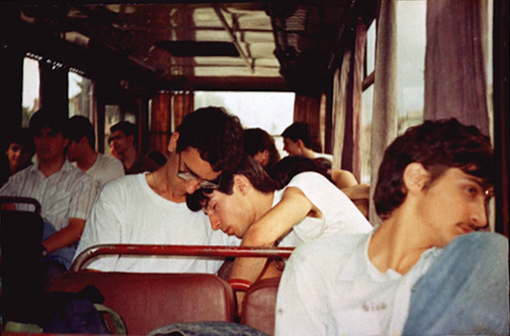 8_Inapoi de la Banchetul dintr-a 12-a, cu ALEX FINTA, care a plecat dintre noi. Apar in spate Budi, Alina, Robert, Octavian si Cip.jpg